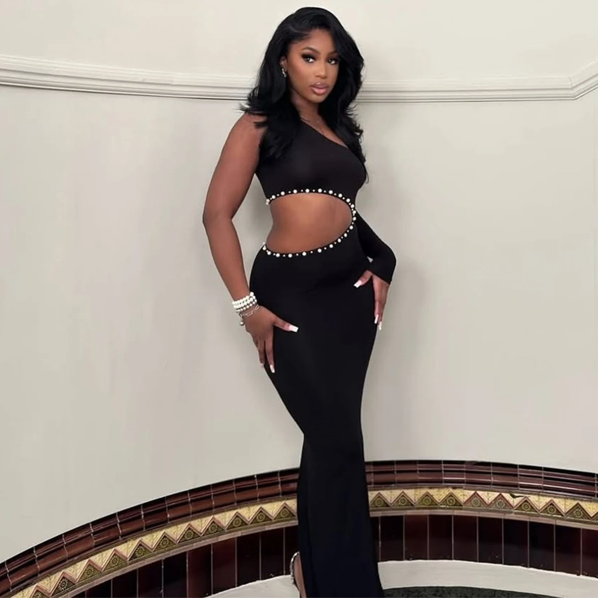 Robe Maxi moulante pour femmes, Sexy, épaules inclinées, découpées, garniture en perles de diamant, tenue de soirée de luxe, vêtements de bal d'été, 2025