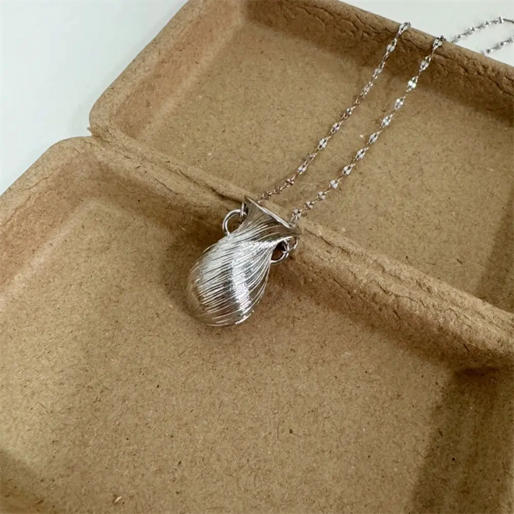 Silver Hollow Vase Pendant Necklace Alloy Can Be Arranged with Flowers Flower Bouquet Necklace Can Arrange Flowers Vase Pendant