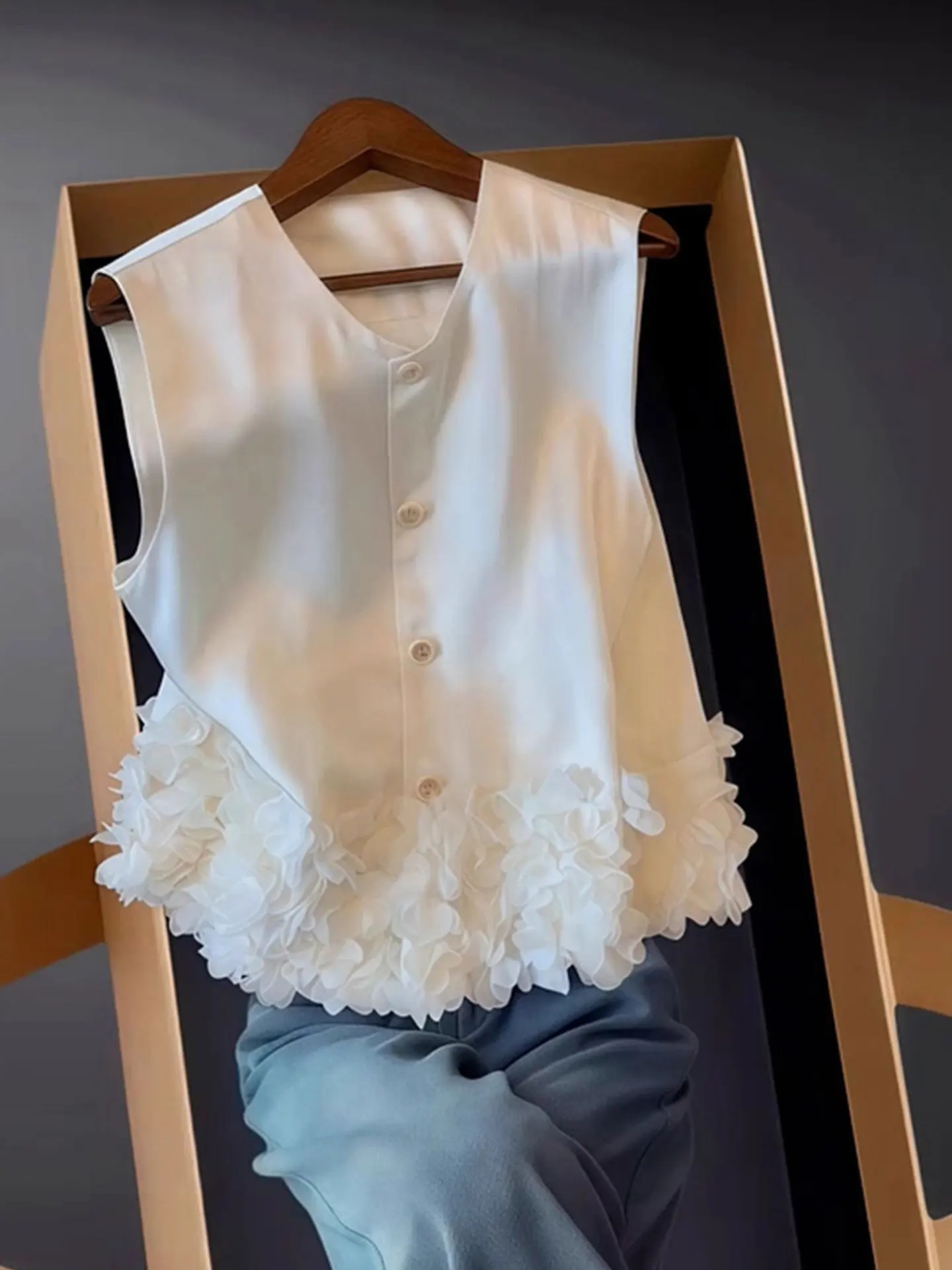 

Летний кардиган-топ Ele с одной пуговицей, дизайнерский жилет с цветочным узором по низу, корейский стиль, прямой крой, шелк