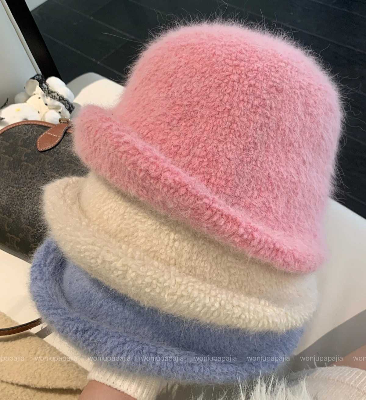 2025 السنة الجديدة الأرنب الفراء أفضل قبعة المرأة الخريف والشتاء الباردة واقية مجعد قبعة بحافة الدافئة الأبيض أفخم حوض قبعة