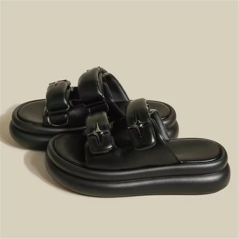 Pantofole estive da esterno da donna 2024 fondo spesso antiscivolo scarpe da spiaggia morbide Casual versatili Sandalias De Mujer Verano 2024