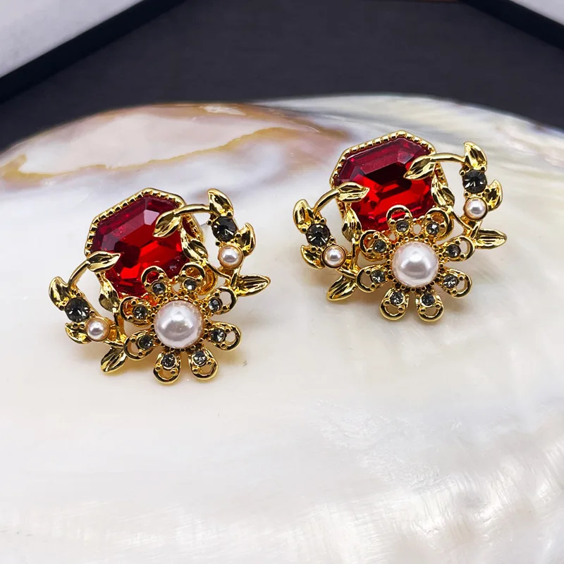 

European and American vintage earrings