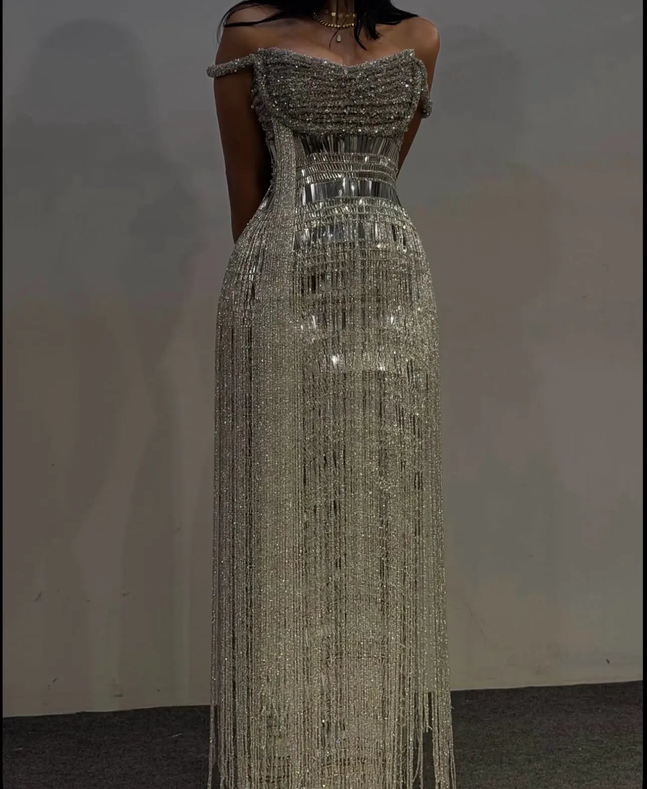 Maßgeschneidertes Abendkleid mit silbernen Quasten und langen Kristallen, Spaghettiträgern, bodenlang, gerades Ballkleid, Verlobungskleid 2026