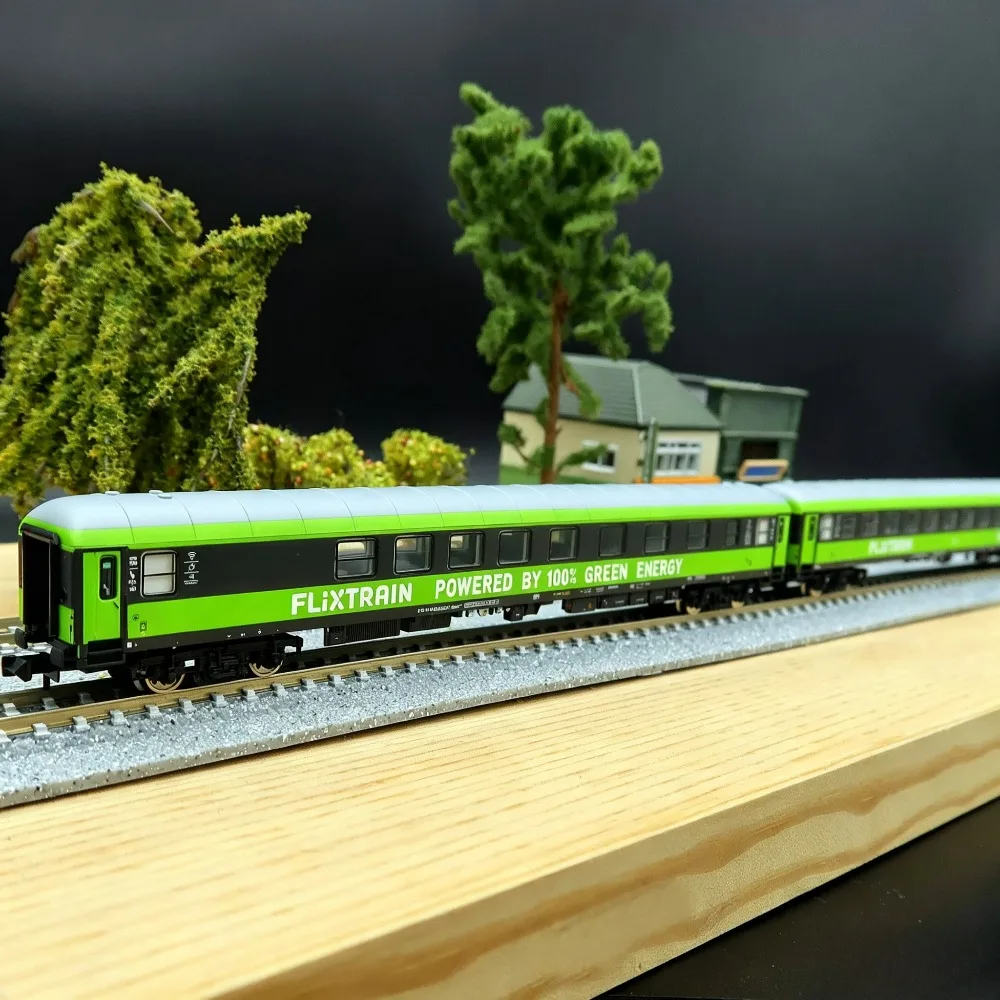 N Type 1/160 Train Model 6260085 Two Passenger Carriages Non Powered Carriage Set for Sand Table Scene Decoration