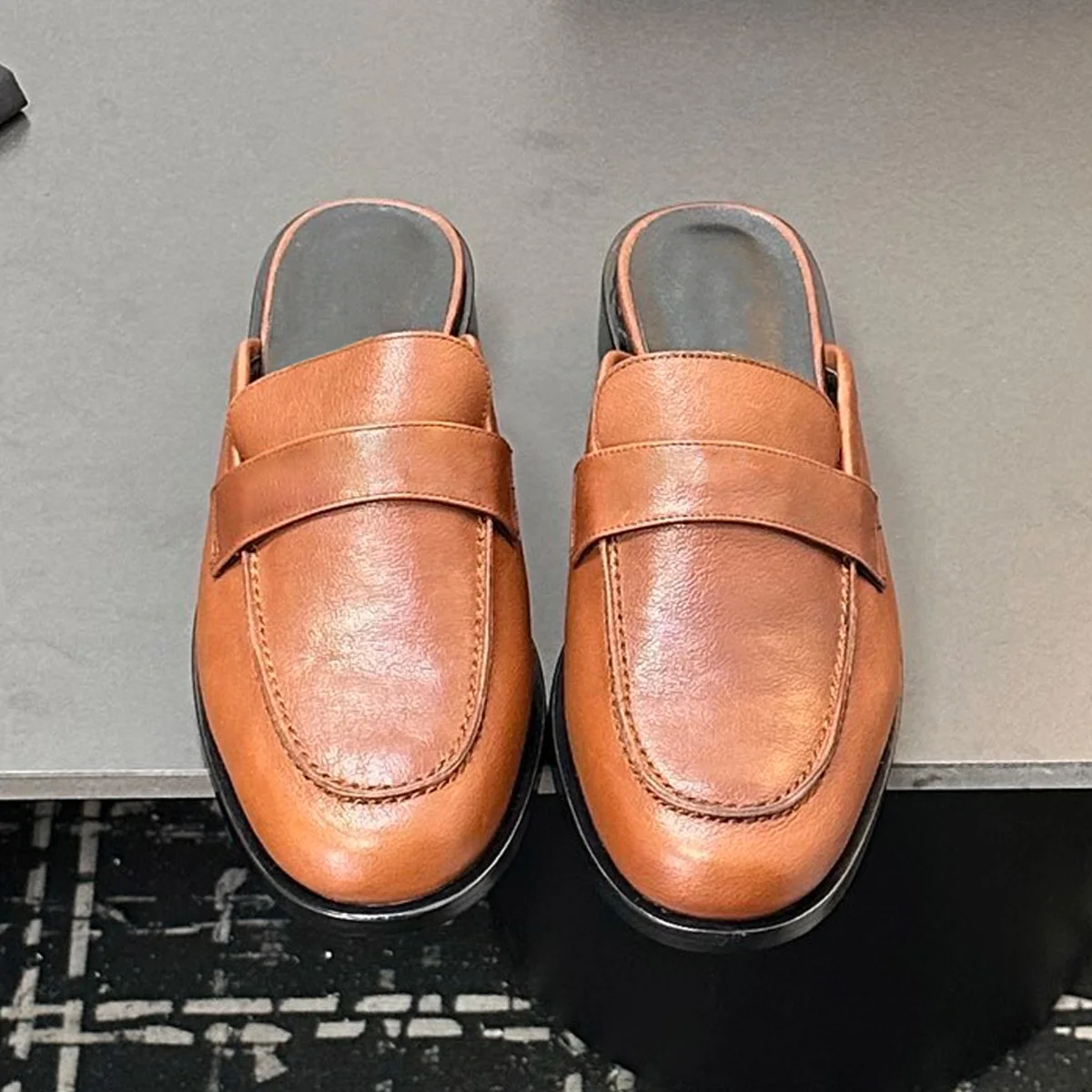 

High quality 2026 New Women's Square Toe Low Heel Mule, Leather + Classic Strap Design YYT25080583