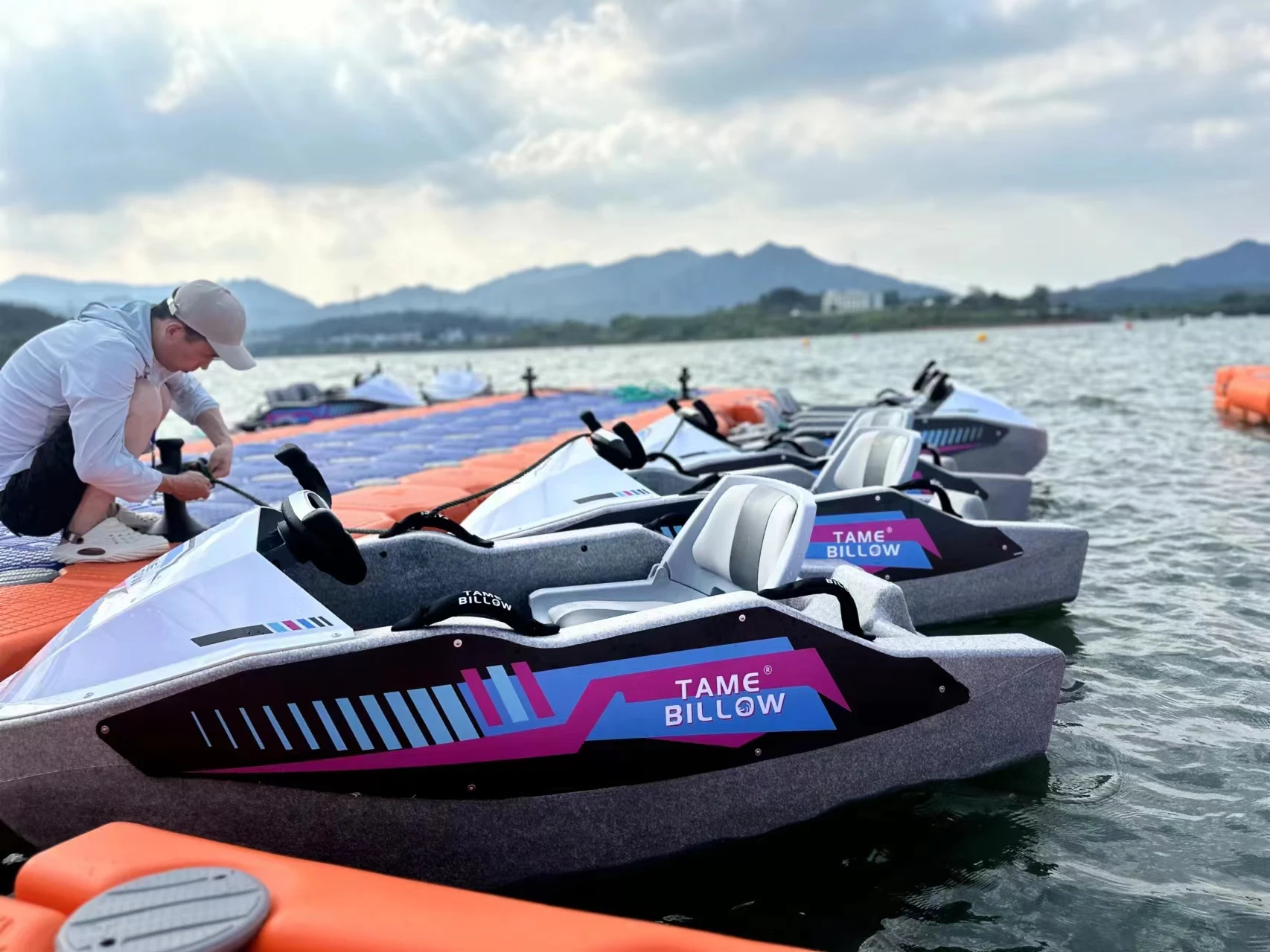 TAME BILLOW 2025 New Arrival Hot Selling Electric Small Karting Boat Water Mini Jet Boat Water Sports Boat