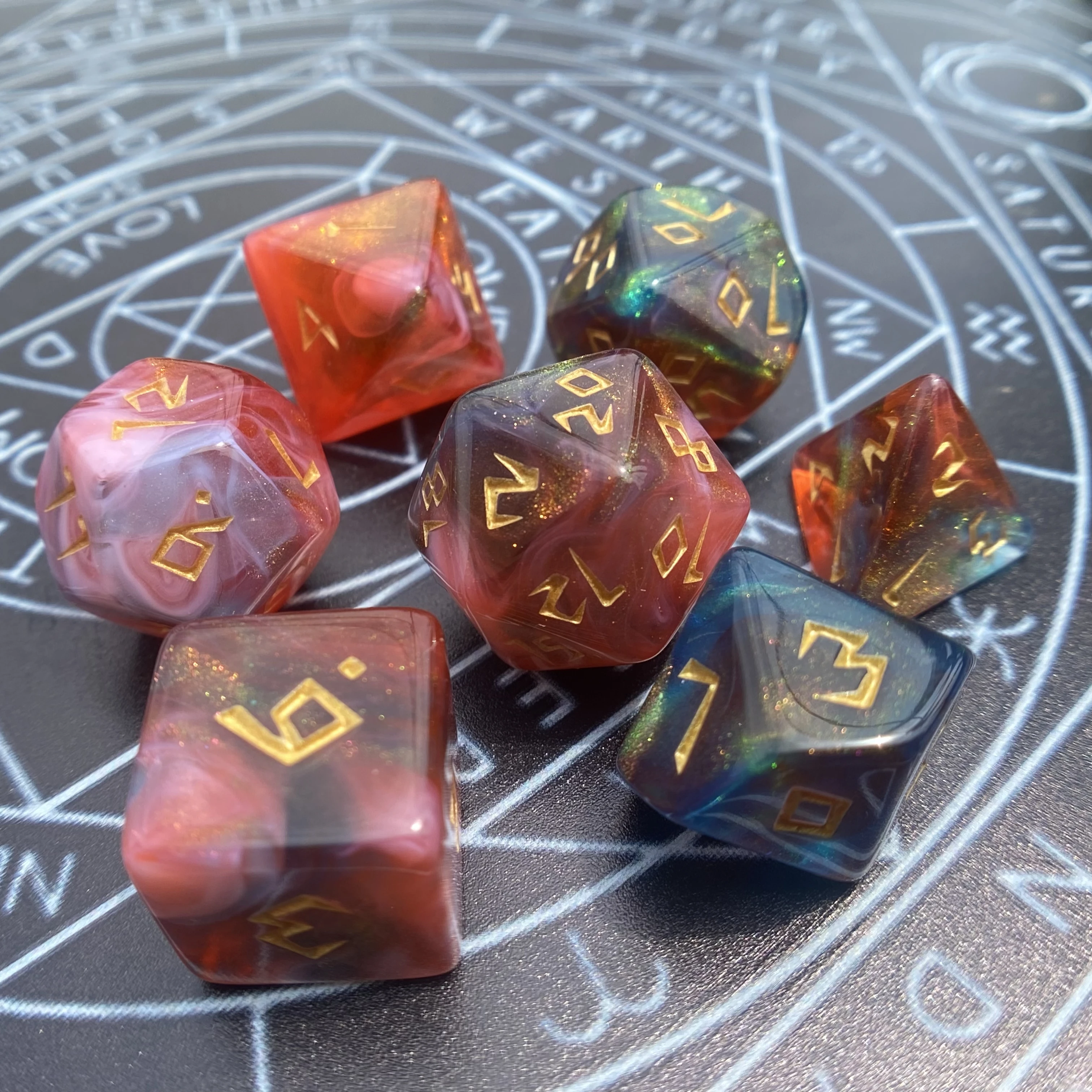 

Hotsale Acrylic TRPG Polyhedral Dice Colorful Dazzling 7 Pcs Per Set For DND Or COC Game