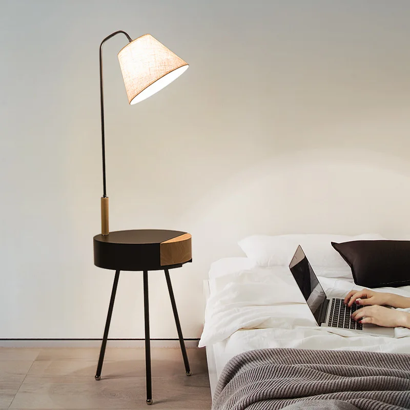 

USB Charging Floor Lamp Retro Wooden Floor Lamp for Guesthouse Living Room Beside Sofa Study Bedroom Bedside Reading Lamp