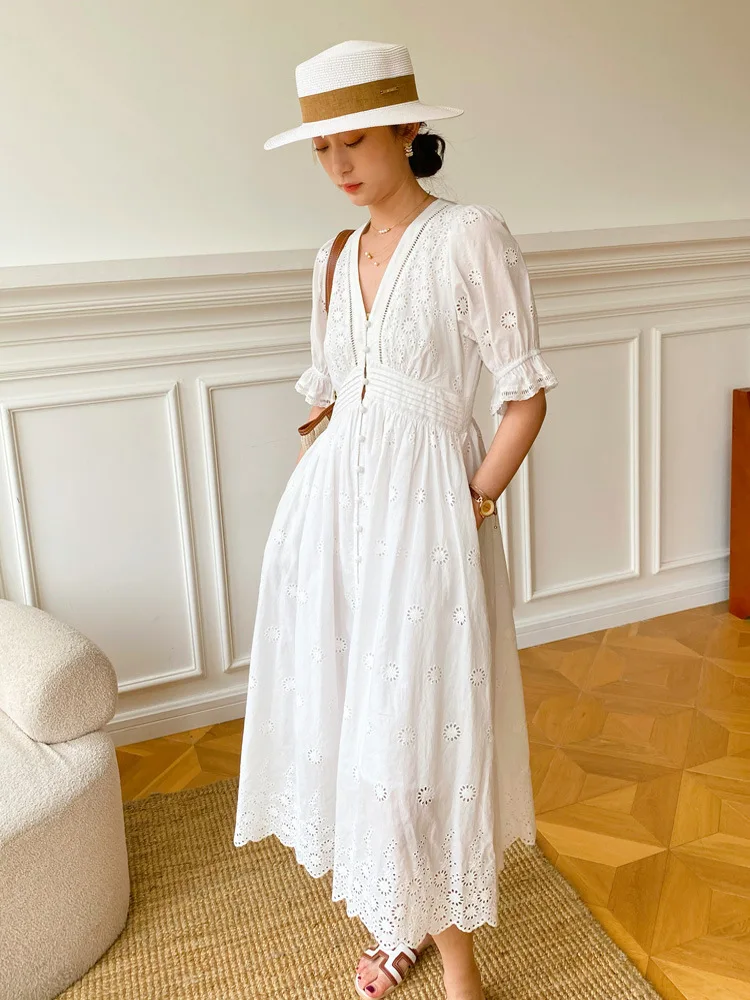 Spring/Summer New Embroidery Dress French Holiday Hook Flower Hollow White Dress Ladies Celebrities V-Neck Mid Length Dress