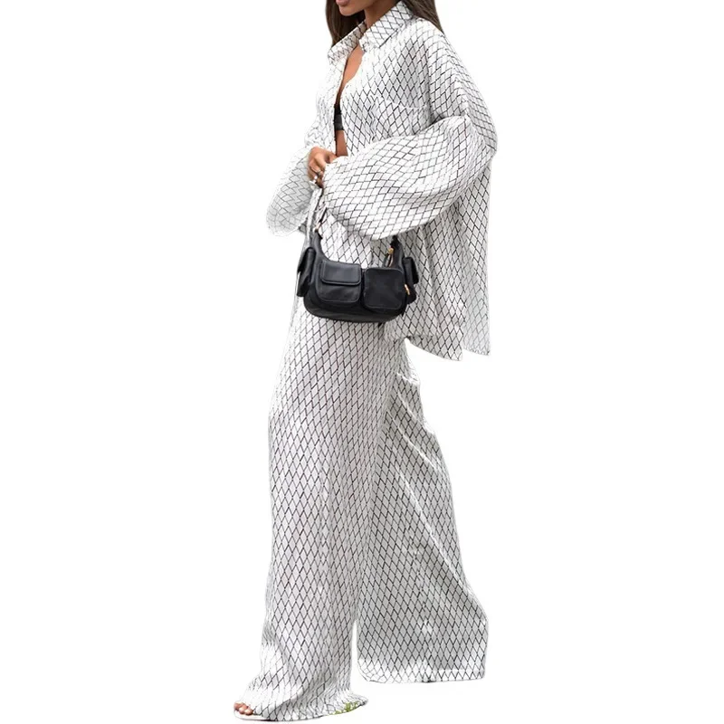 Damski elegancki dwuczęściowy komplet na jesień 2024: szykowna koszula z długim rękawem, luźne spodnie z szerokimi nogawkami, styl streetwear.