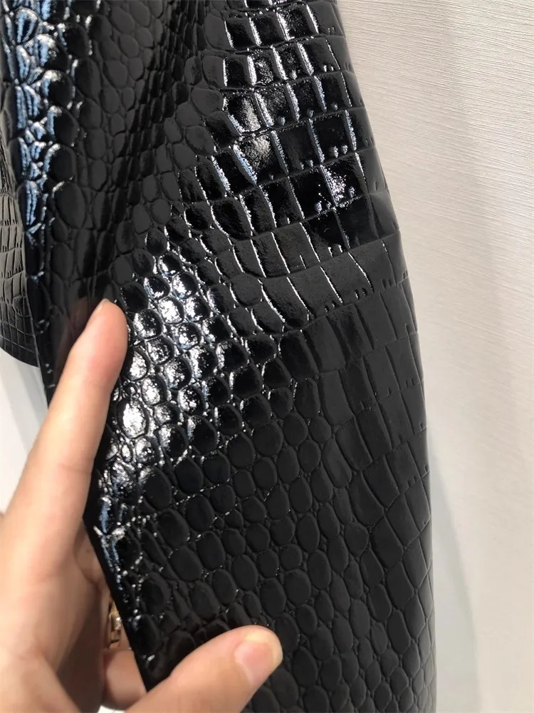 Jesienna kurtka damska z naturalnej skóry owczej w jaskrawych kolorach, wzór krokodyla, modny kołnierz wykładany, krótki płaszczyk z prawdziwej skóry lakierowanej.