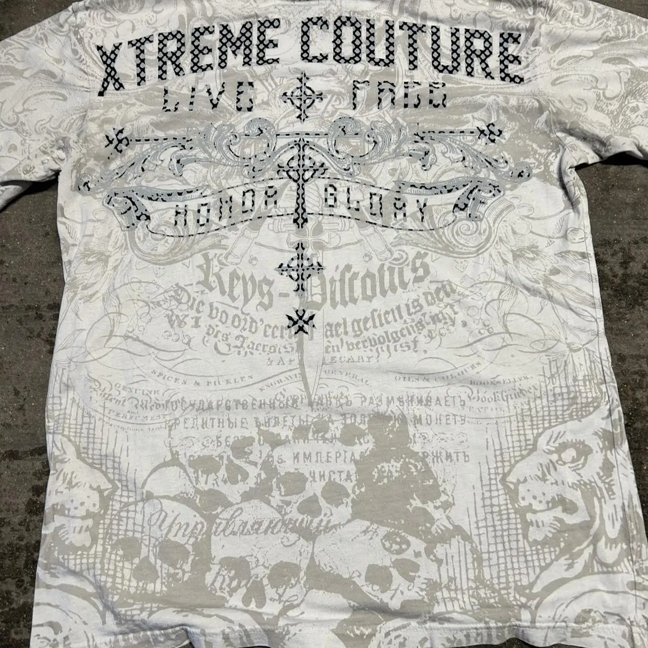 تي شيرت Xtreme Couture Affliction للرجال برسومات MMA المجنونة باللون الأبيض والأسود لراكبي الدراجات النارية