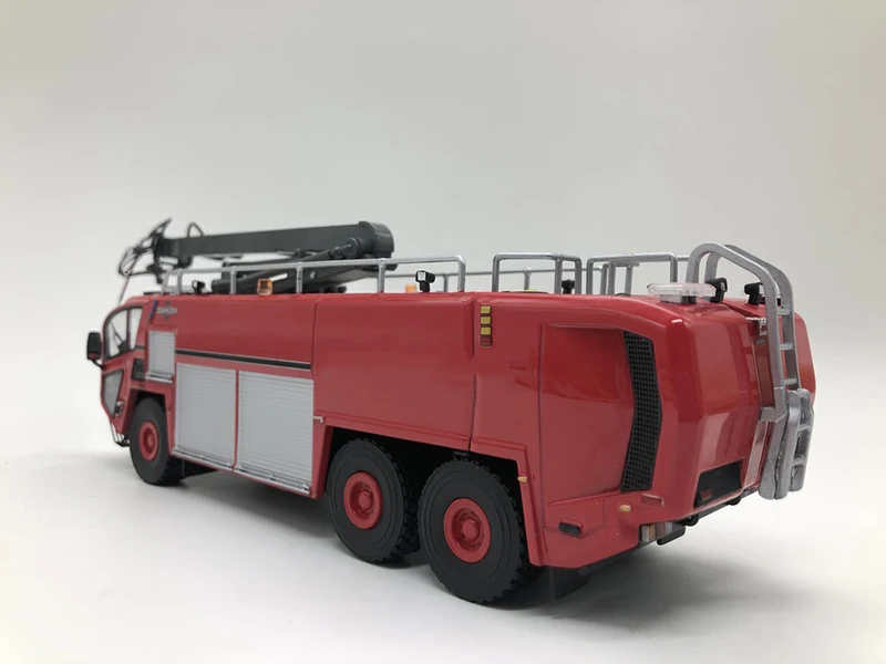 Diecast Alloy 1:50 Scale 3000 Airport Main Battle Fire Truck Alloy Engineering Vehicle Car Model Collection Souvenir