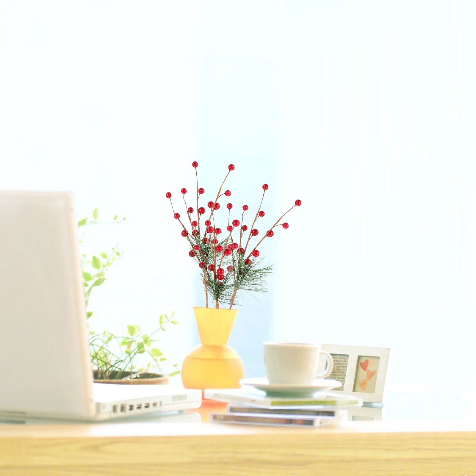 

8Pcs Christmas Berry Decor Artificial Holly Berries Fake Red Berry Bunches Simulation Branches Realistic Flower Arrangement Home