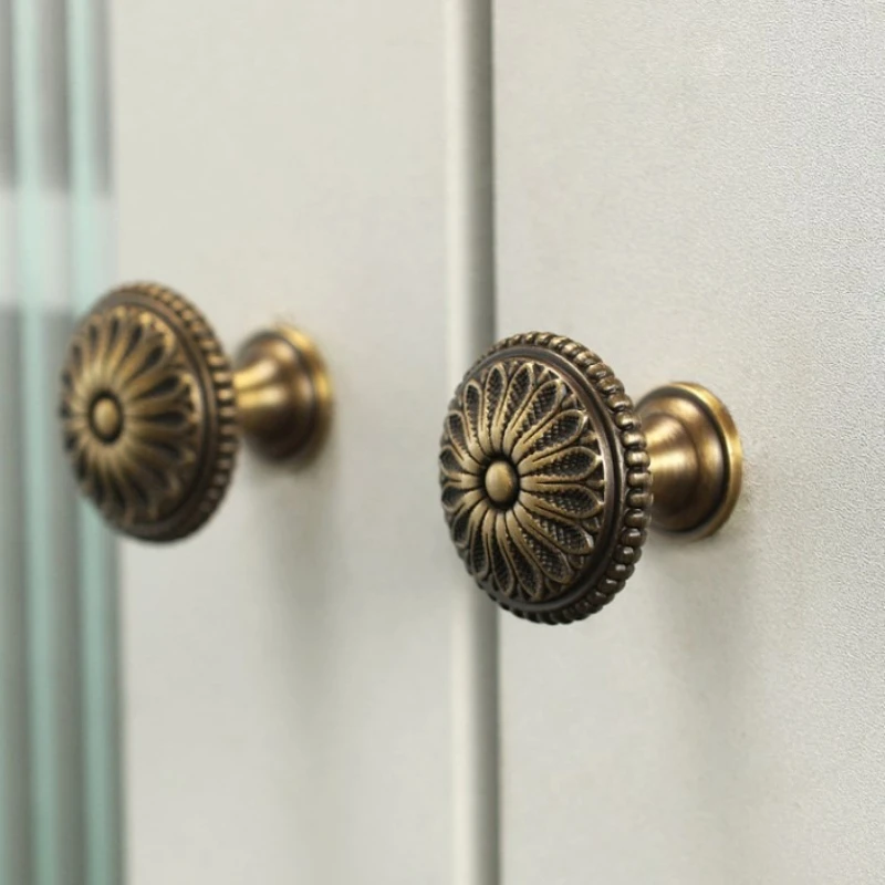 Antike Messing-Schrankgriffe in Kronenform, Bronze-Möbelbeschläge, Schlafzimmer-Kleiderschrank-Türgriffe, Schuhkarton- und Küchenschubladenknöpfe – Detail 5