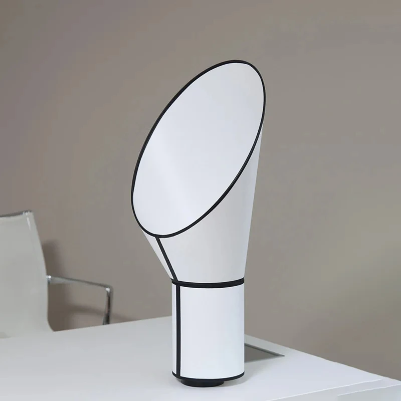 Lampa podłogowa Grand Cargo włoski design unikalne lampy podłogowe minimalistyczna estetyczna lampa do dekoracji salonu narożna sofa światło