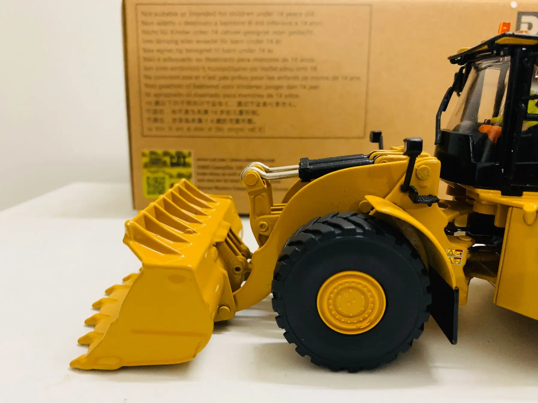 DM 980K Wheel Loader-Rock Configuration 1/50 Scale By Diecast Masters 85296