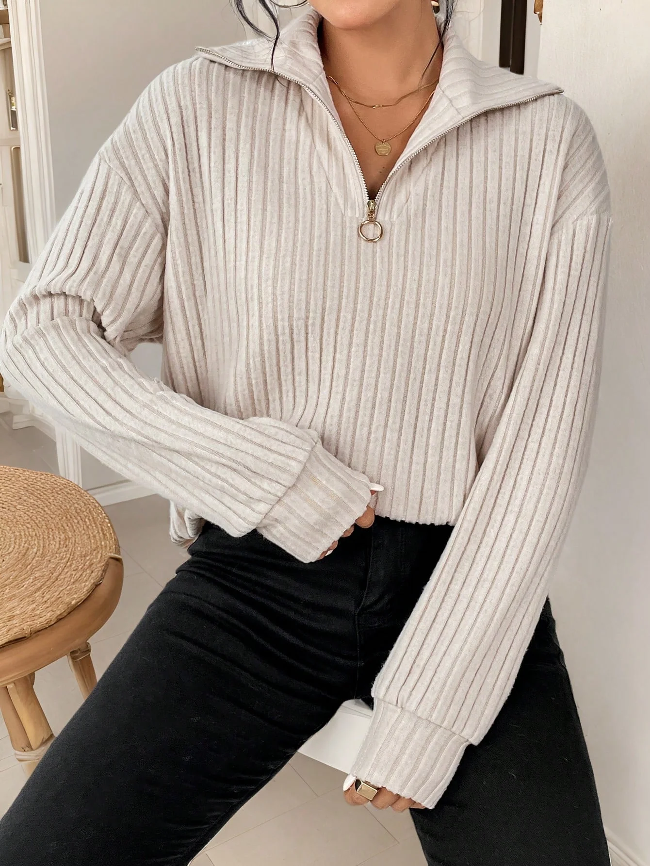 Simple and stylish loose zipper pullover knitted sweater with a lapel and inner tower sweater