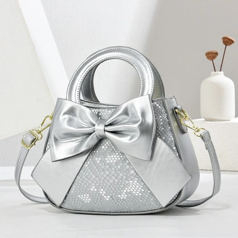 

Ковровая сумка в винтажном стиле для женщин с уникальной тканью и кожаной отделкой для характерного образа