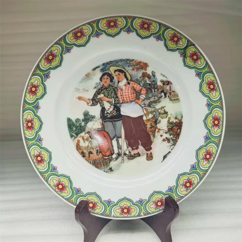 Assiettes anciennes en porcelaine de Chine avec deux membres des femmes du commandement du peuple, vaisselle en céramique vintage pour collectionneurs