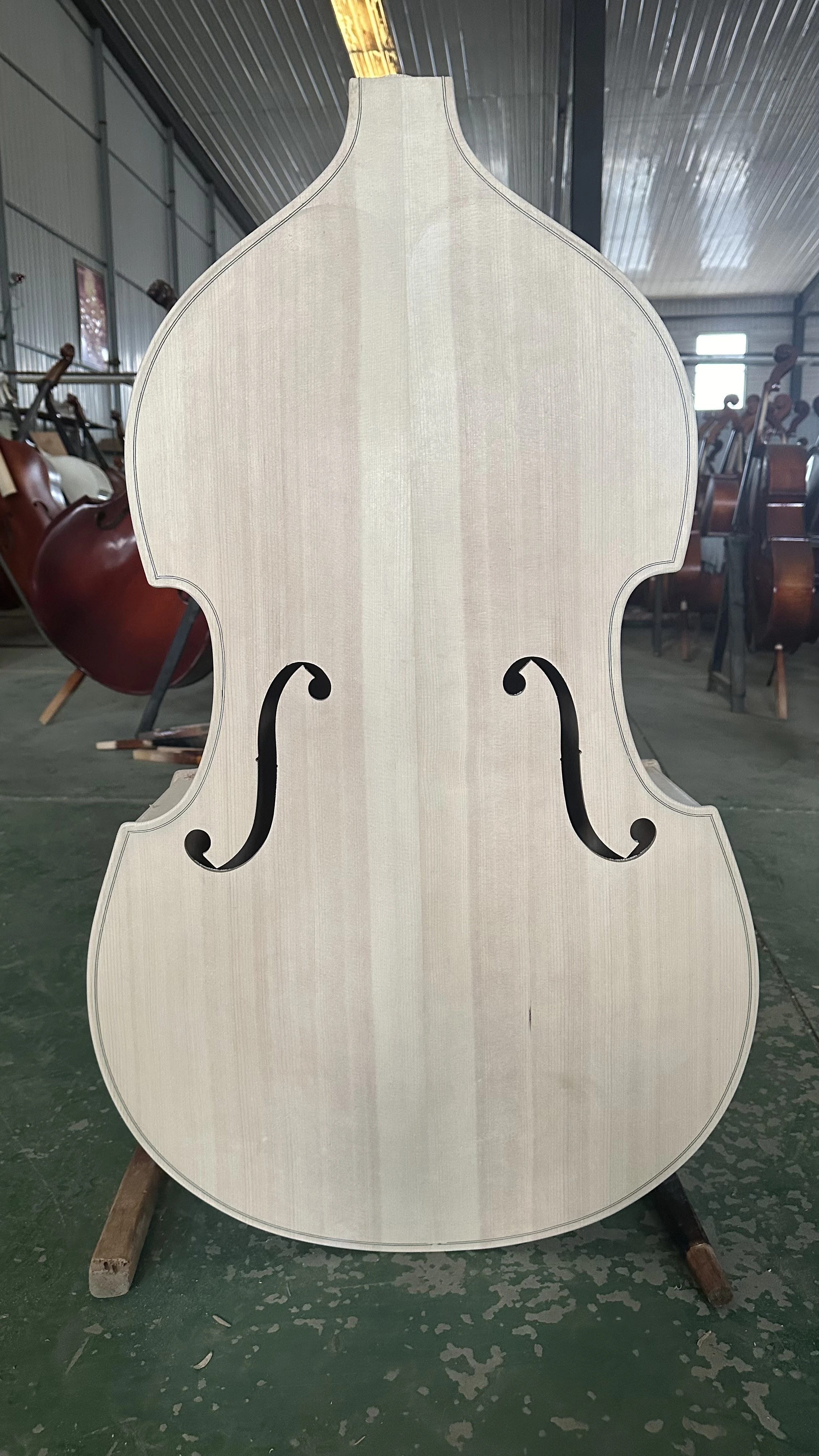 Handmade solid wood 4/1 white vertical bass main tube with spruce top and maple adhesive on the back, double bass violin