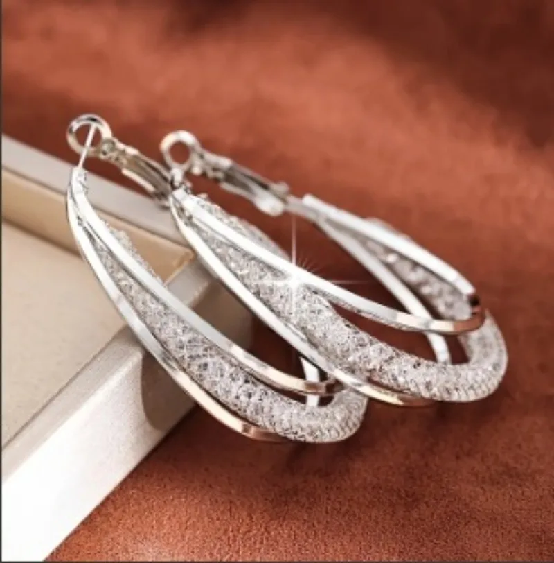 High-end, stylish and simple geometric earrings for a professional look. New style earrings for wholesale.