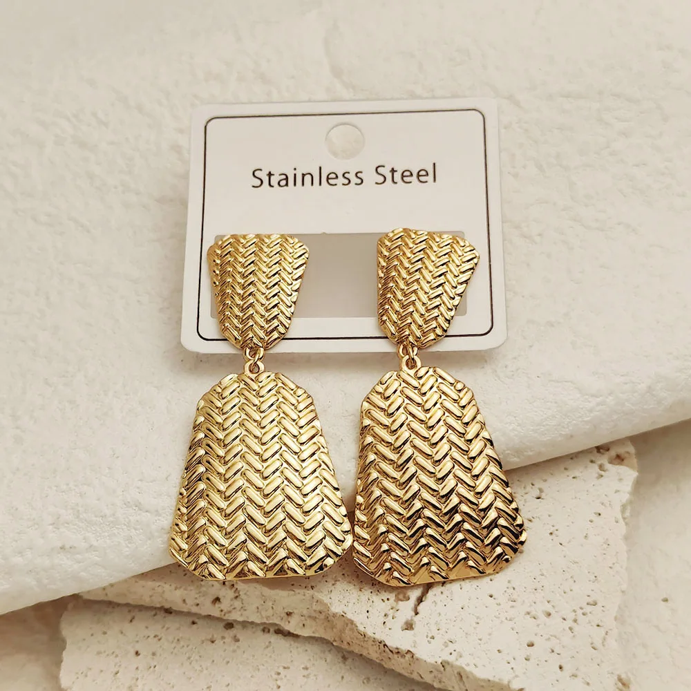 Light luxury golden woven texture metal earrings, high-quality waterproof jewelry, girlfriend earring gift.