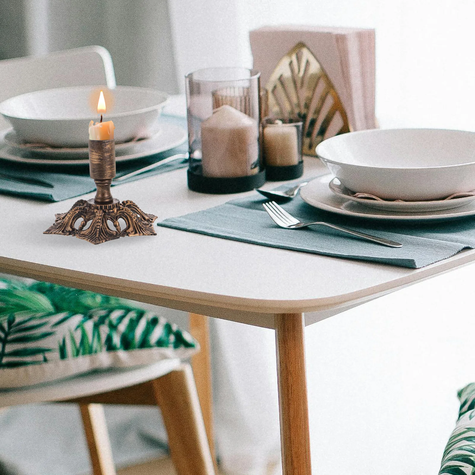 

2Pcs Vintage Holder Bronze Gold Taper Holders Decorative Table Centerpiece Wedding Fireplace Mantel