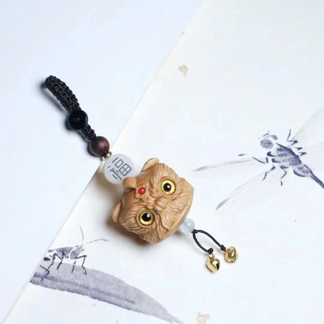 Cypress Wood Carved Auspicious Lion Pi Xiu Figurine Chinese Style Wenwan Hand Play Craft Car Keychain Decor Collectible Ornament