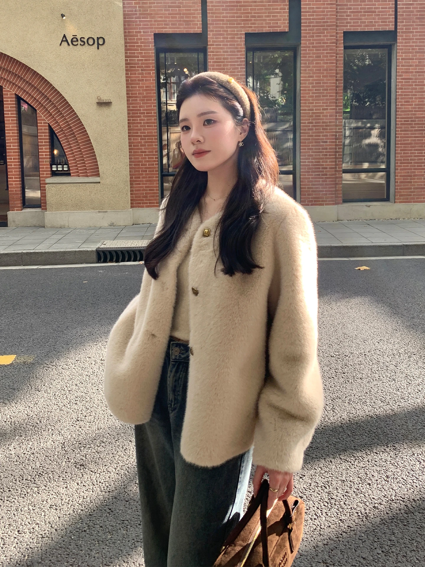 

Экологичная женская зимняя куртка из искусственного меха, теплая, из цельного меха, с длинными рукавами, в корейском стиле, удобная для повседневной носки, круглая модель.