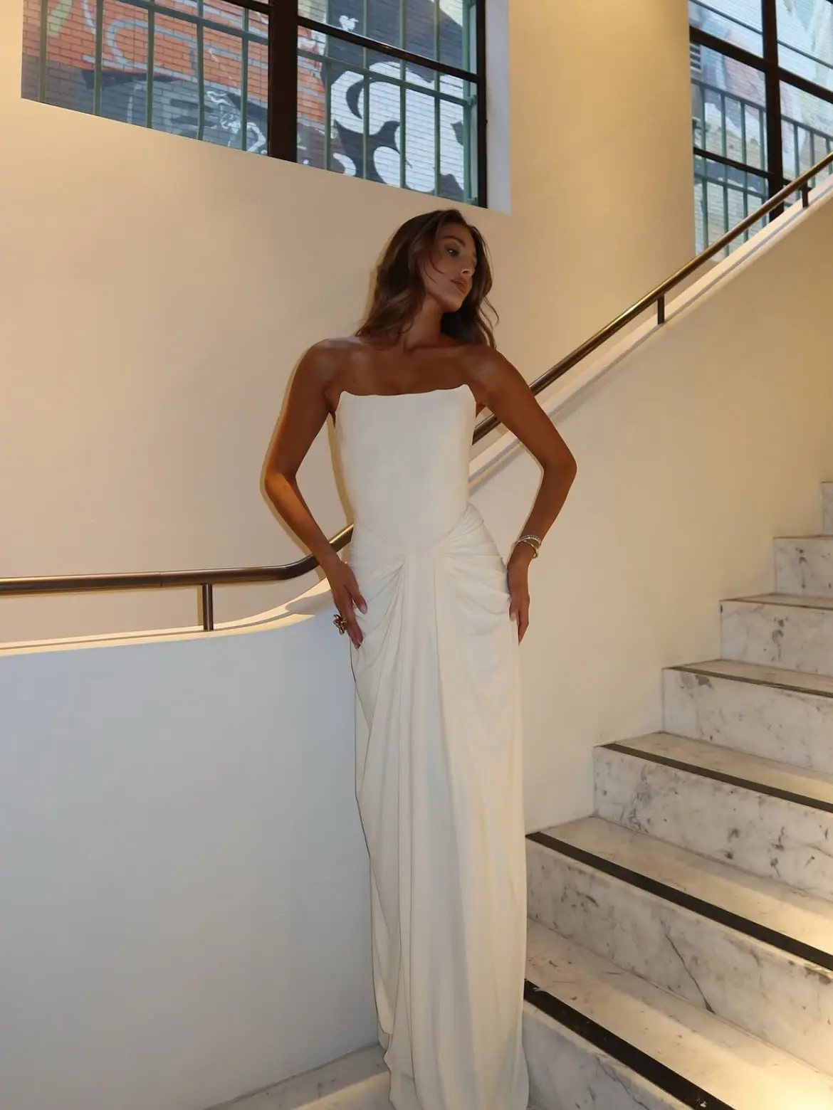 Gaun Malam Tanpa Tali Beige 2025 Gaun Prom Tanpa Lengan Model Duyung Panjang Lantai Gaun Pesta Pernikahan Elegan Berlipit Dapat Disesuaikan