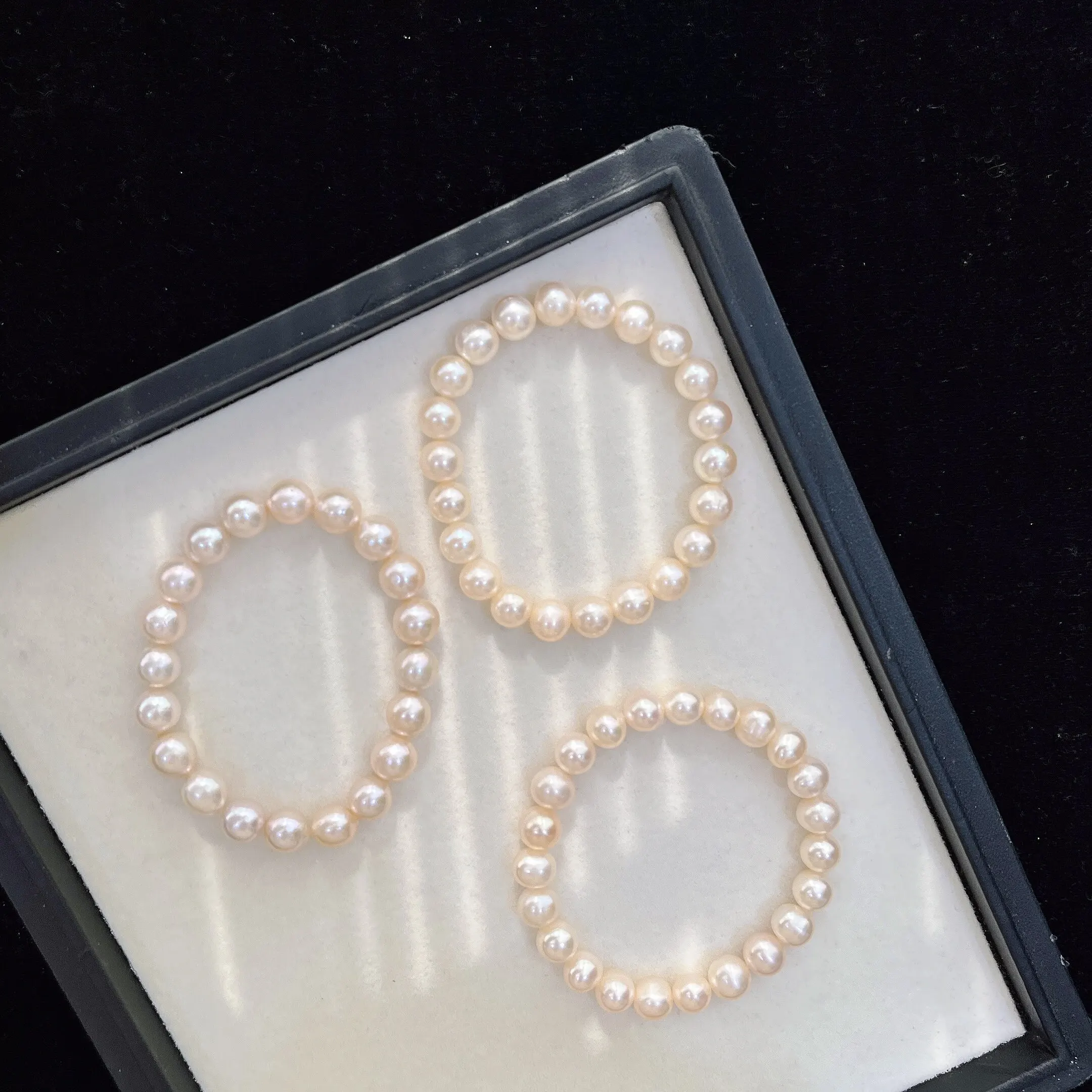 High quality AAAA 8-9mm natural South Sea round light pink pearl closed elastic bracelet 18cm/20cm