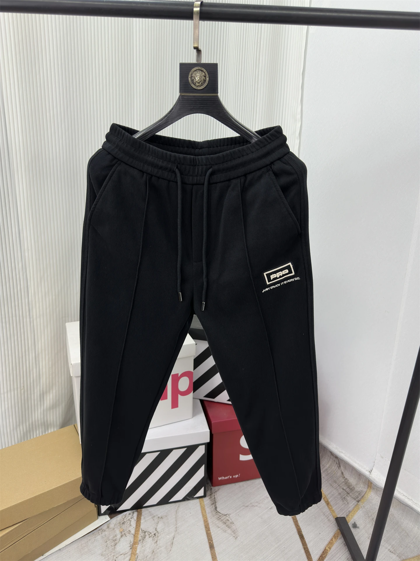 

Мужские повседневные брюки из смесового льна: дышащие, удобные, стильные, для весны и осени, с утягивающими манжетами, из полиэстера и вискозы...