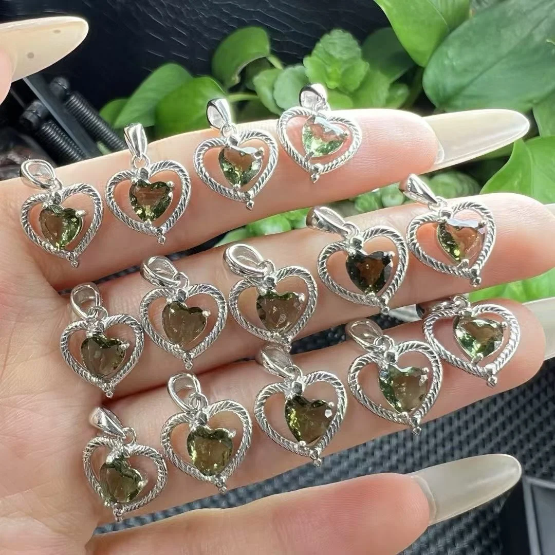 1 قطعة Fengbaowu الطبيعية مولدافيت القلب قلادة 6 مللي متر الأوجه القلب 925 فضة الريكي أحجار استشفاء مجوهرات هدية للنساء