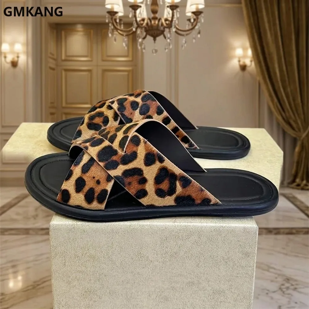GMKANG Sandales plates décontractées d'été pour femmes en cuir véritable à brides croisées, mules confortables à bout ouvert, style urbain