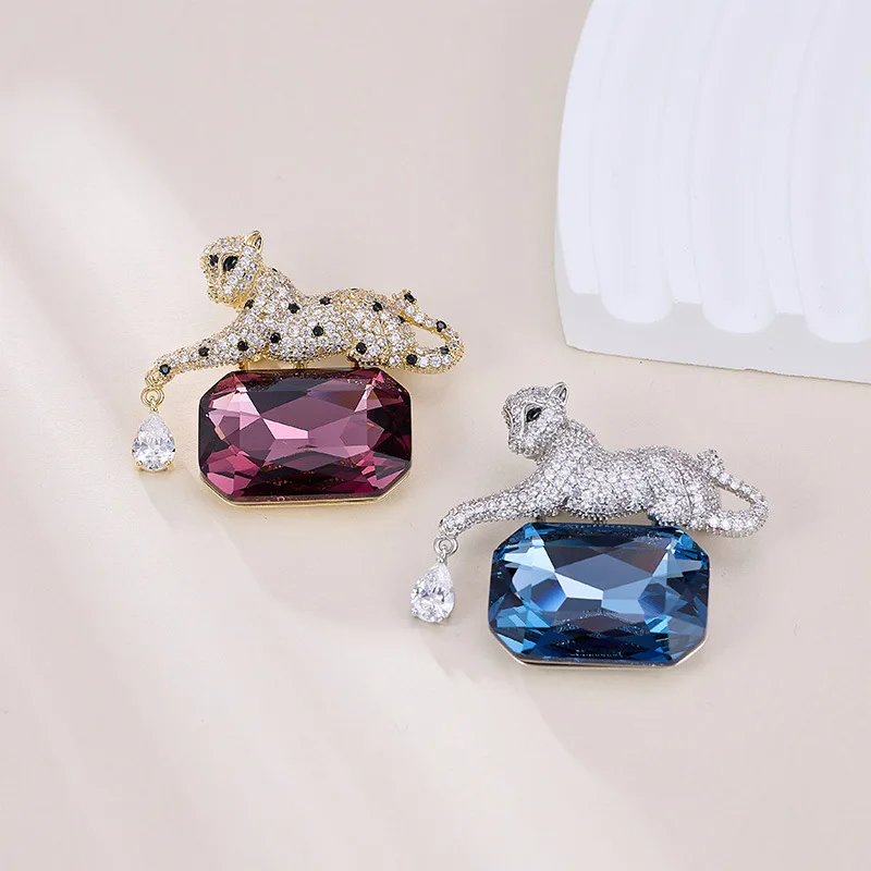 

Luxury Crystal Leopard Brooch Niche Animal Design Fashion Pin Exquisite Clothing Accessories