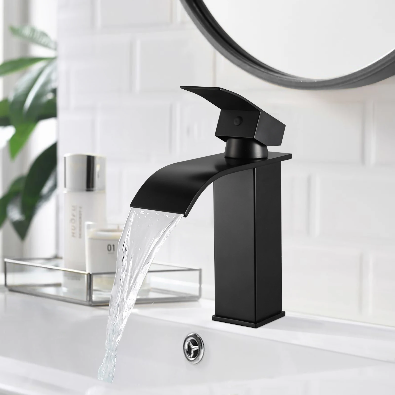Rubinetto a Cascata Nero per Bagno, Miscelatore per Lavabo in Acciaio Inox, Acqua Calda e Fredda, Altezza 123mm, Rubinetto per Lavandino
