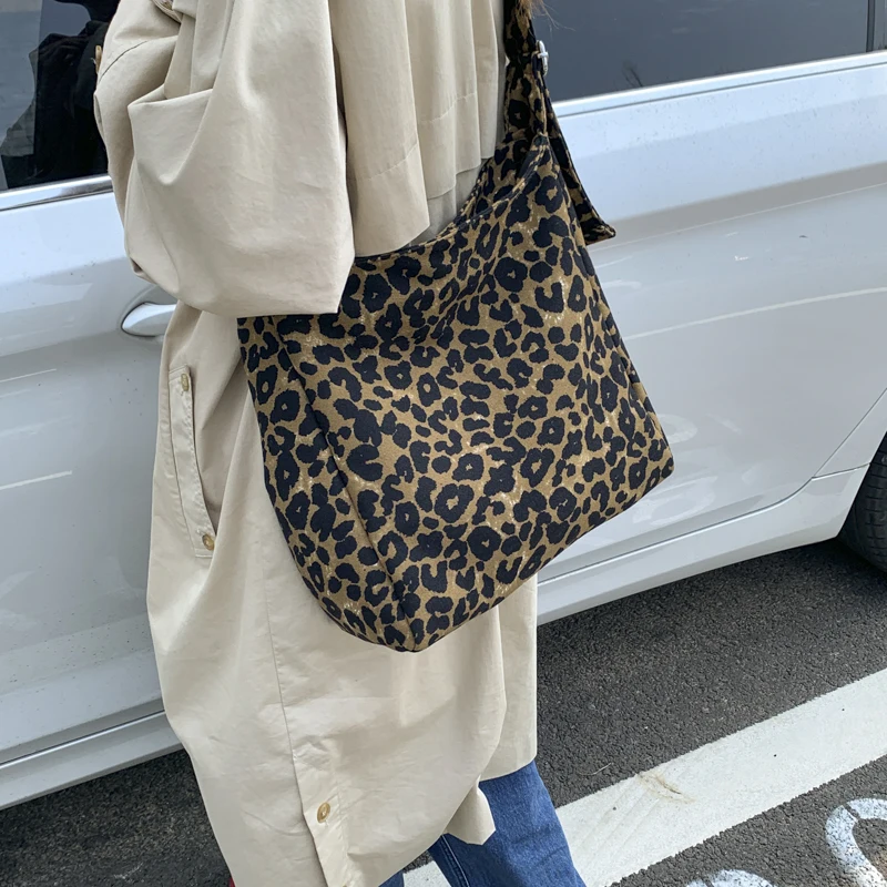 

Women Leather Luxury Fashion Tote Bag Designer Shoulder Handbag For Trendy Everyday City Outfits