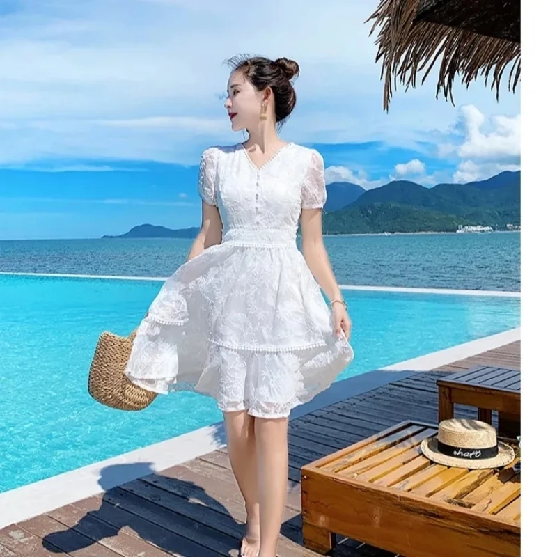 Vestido de encaje blanco para mujer, Vestidos bordados con cuello en V ahuecados, manga corta, Midi, vacaciones, moda de verano, nuevo