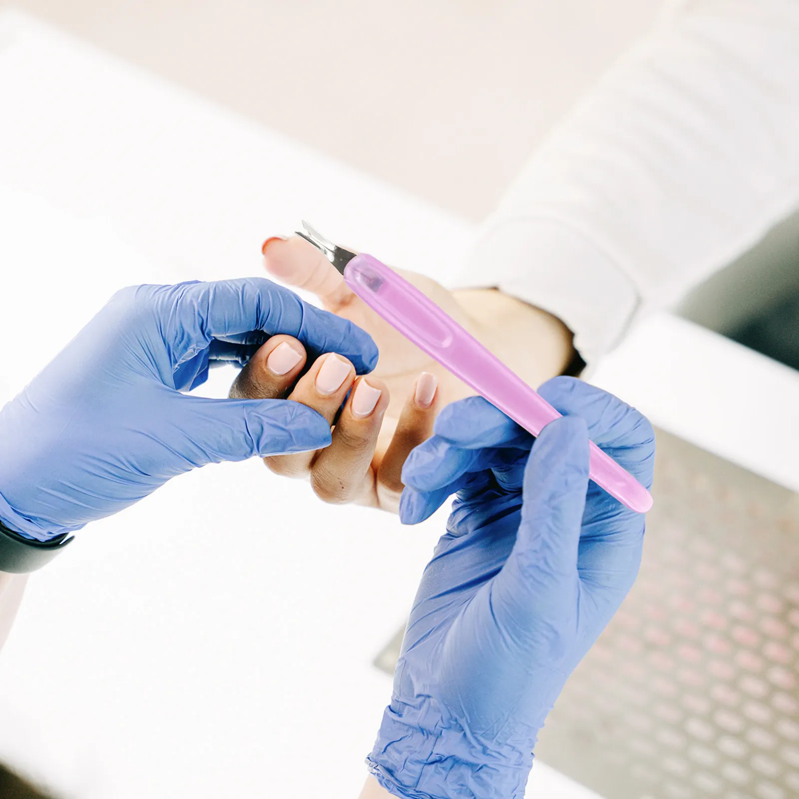 

50Pcs Pearl-Finish Stainless Steel Dead Skin Forks Shallow Fast Design Safe Easy Grip Dead Skin Pusher Nail Art Manicure