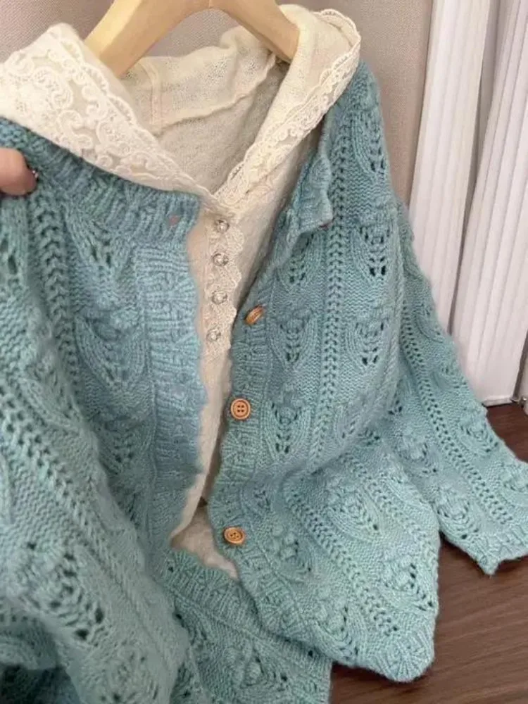 

Ранняя осень Элегантный синий полый вязаный кардиган + повседневная блузка с капюшоном на кружевной подкладке, комплект из 2 предметов, женские милые комплекты модных топов Y2k