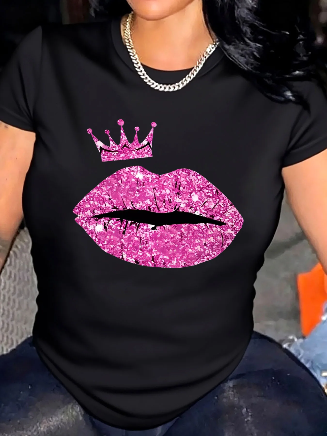 

Женская футболка больших размеров с рождественским розовым блестящим принтом губ и короны для верхней одежды