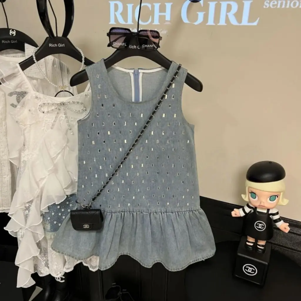 

Детская одежда: Новые модные джинсовые платья без рукавов для девочек 2026 года, летние, с бриллиантовой отделкой