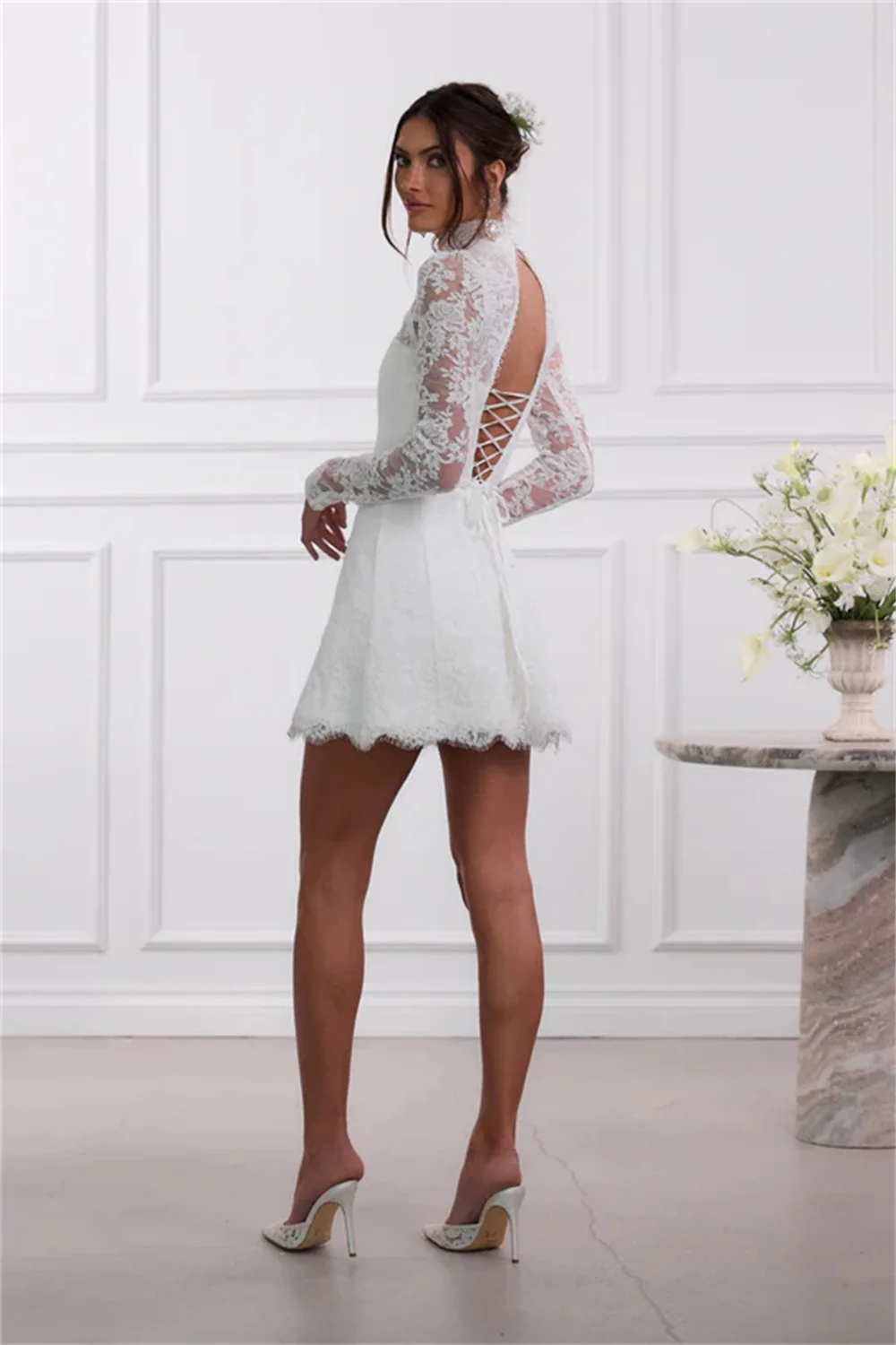 Tokyo Maßgeschneiderte weiße Brautkleider mit hohem Ausschnitt, Spitze, lange Ärmel, A-Linie, Brautkleider, elegante, rückenfreie Mini-Hochzeitskleider