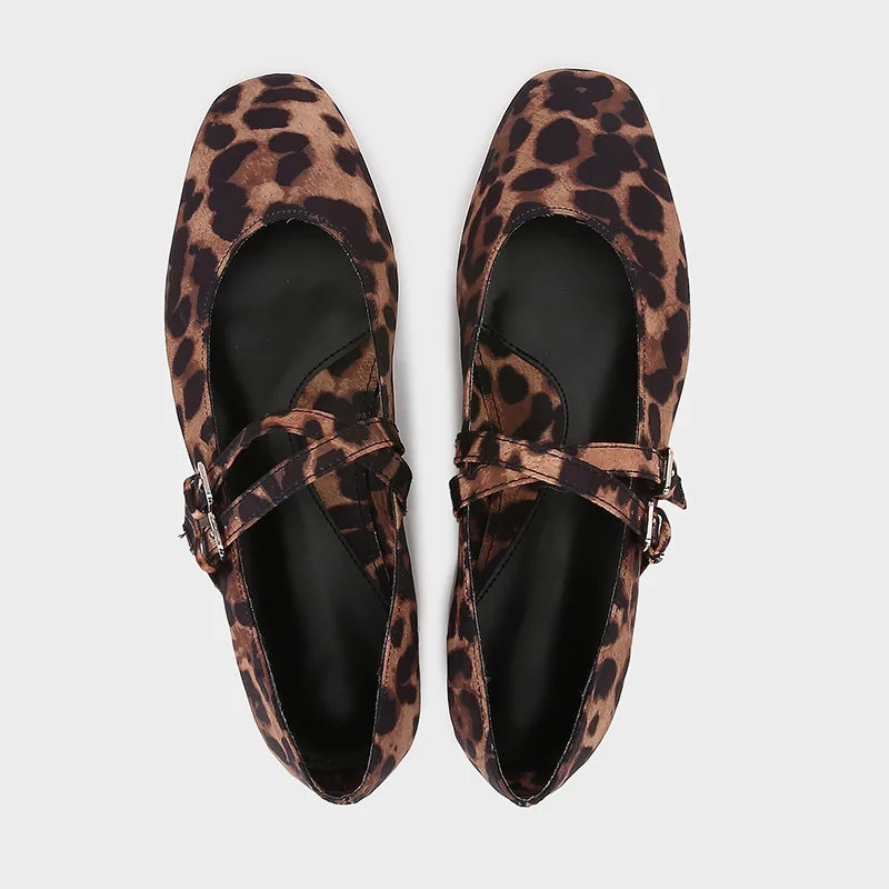 2026 مصمم ليوبارد طباعة الباليه الشقق المرأة موضة مزدوجة رقيقة حزام مشبك تصميم ماري جين أحذية أحذية امرأة مريحة