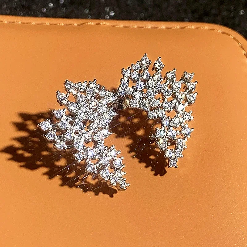 Huitan wspaniałe damskie kolczyki sztyfty pełne z małą cyrkonią sześcienną Bling Bling kobiece akcesoria wesele modna biżuteria — zdjęcie 5