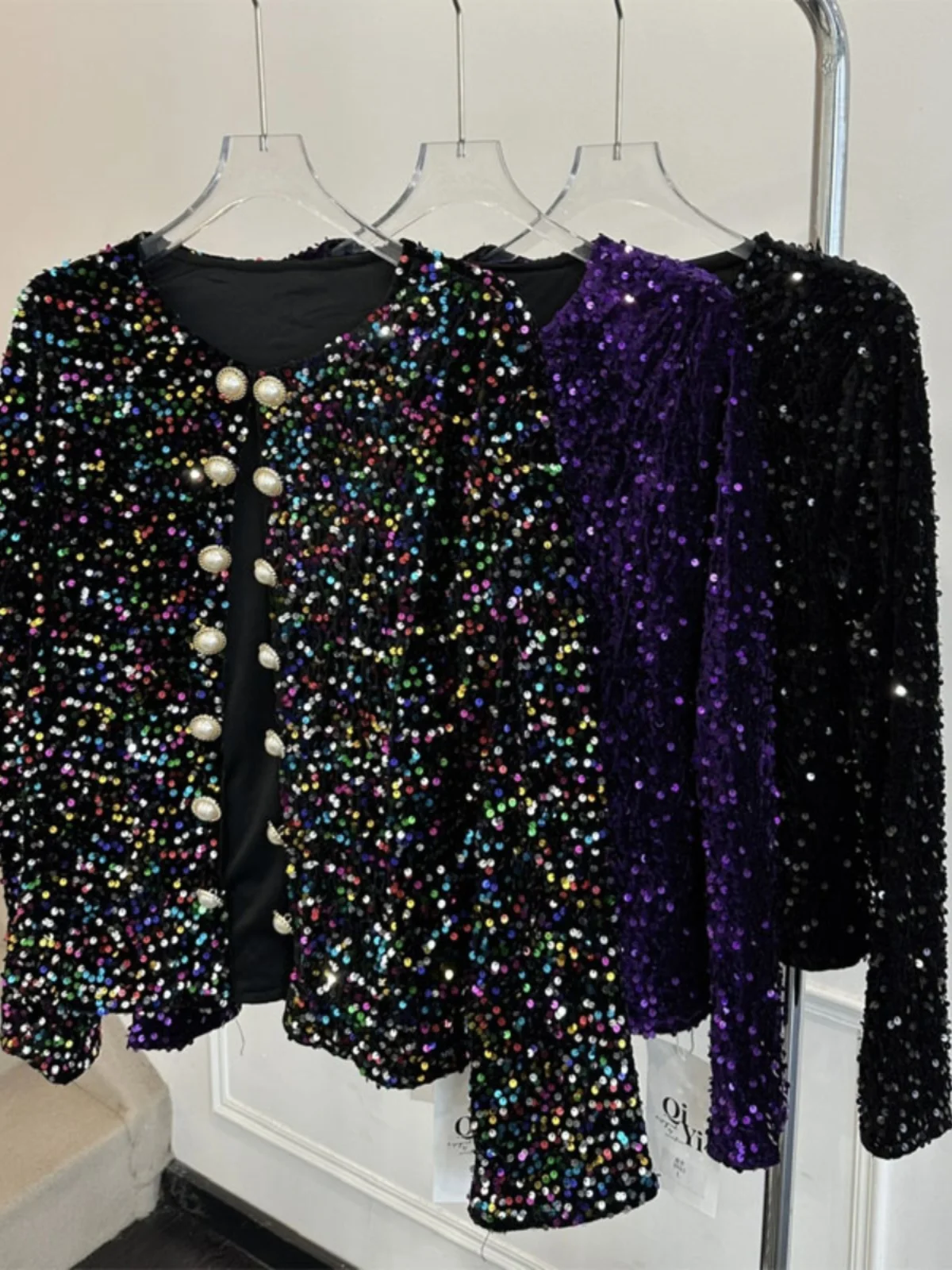 

Весна 2026: Блестящее двубортное пальто с пуговицами, тяжелой вышивкой и яркими пайетками в стиле знаменитостей, женское, премиум-качество