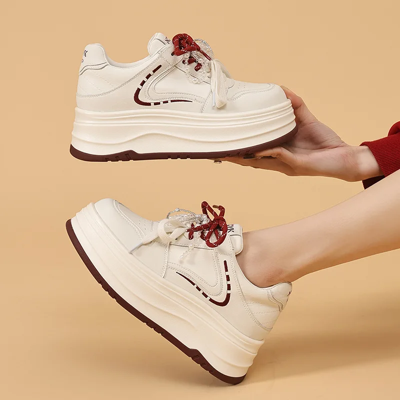 Nouvelles baskets à plateforme de 7 cm pour femme, en cuir, décontractées, vulcanisées, style skateboard, blanches, collection printemps
