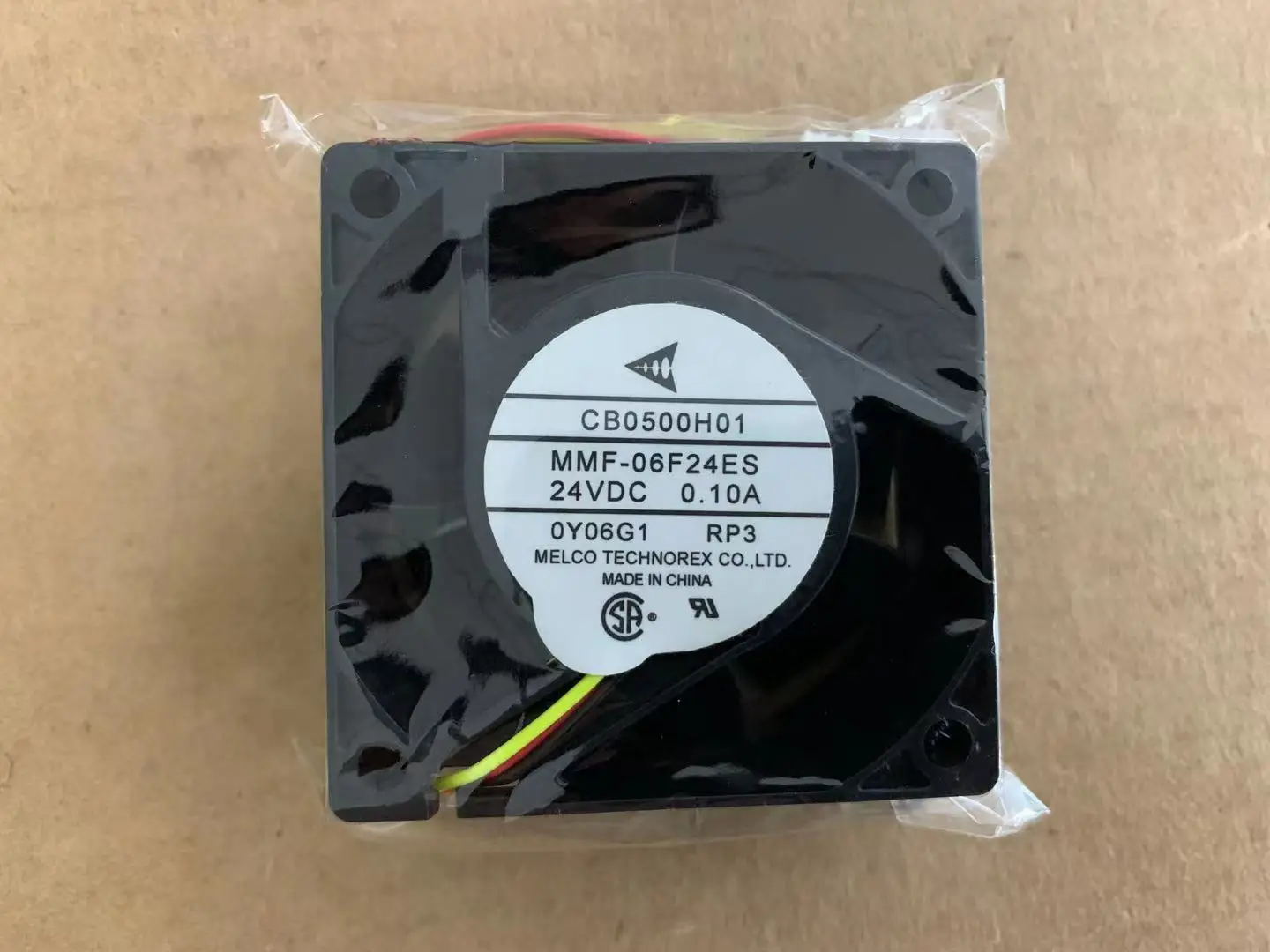 

Совершенно новый охлаждающий вентилятор для MITSUBISHI CB0500H01 MMF-06F24ES RP3 DC24V 0,10A