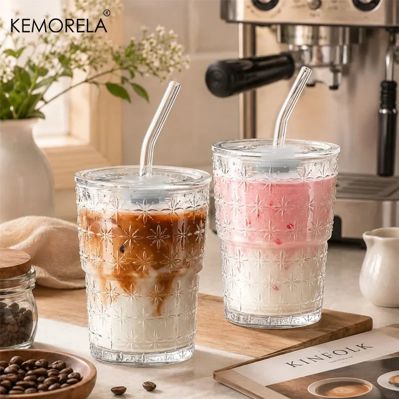 1/2 Stück Glasbecher mit Deckel und Strohhalm, geprägtes Blumenmuster, Trinkglas für Eiskaffee, Latte, Milch, Saft, Smoothie, Getränkezubehör